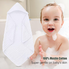 Spotted Play hooded towel in aqua, absorbs moisture softly after bath.
