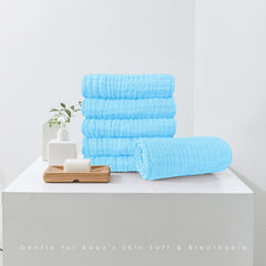 Spotted Play 12-pack muslin cloths, reinforced edges prevent unraveling during daily use.