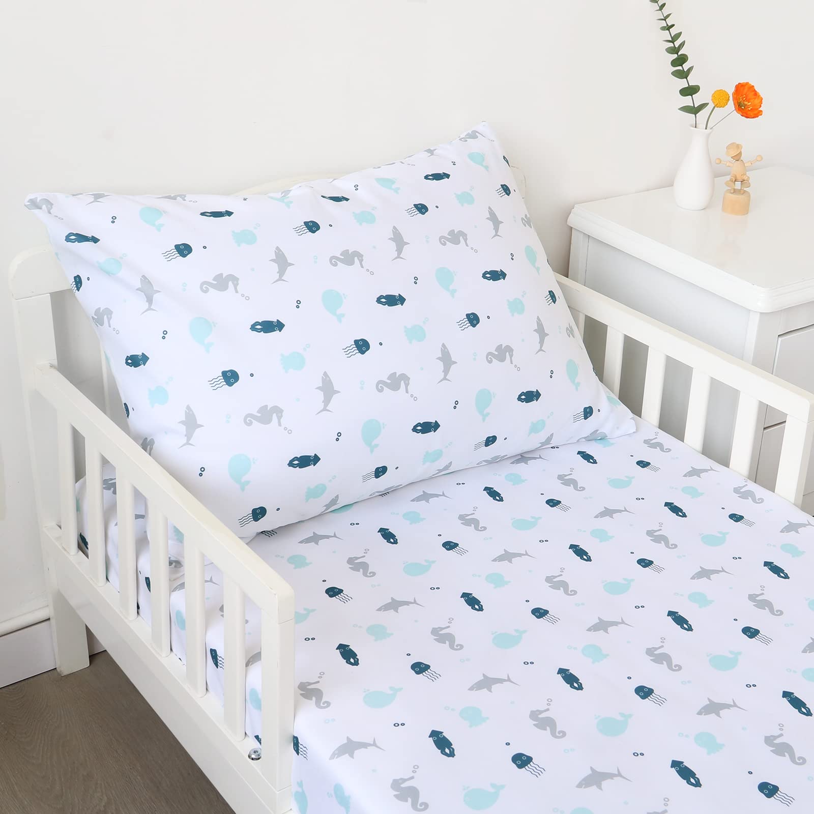 springspirit ocean toddler sheet set fitted closeup shows ultra-soft microfiber for gentle sleep