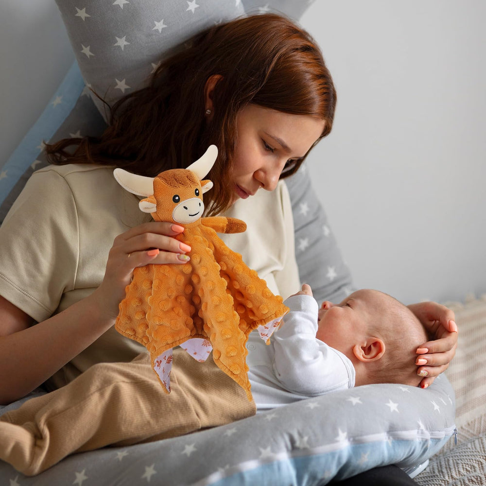 Sprinqdawin Loveys Highland Cow in crib setup for cozy naps