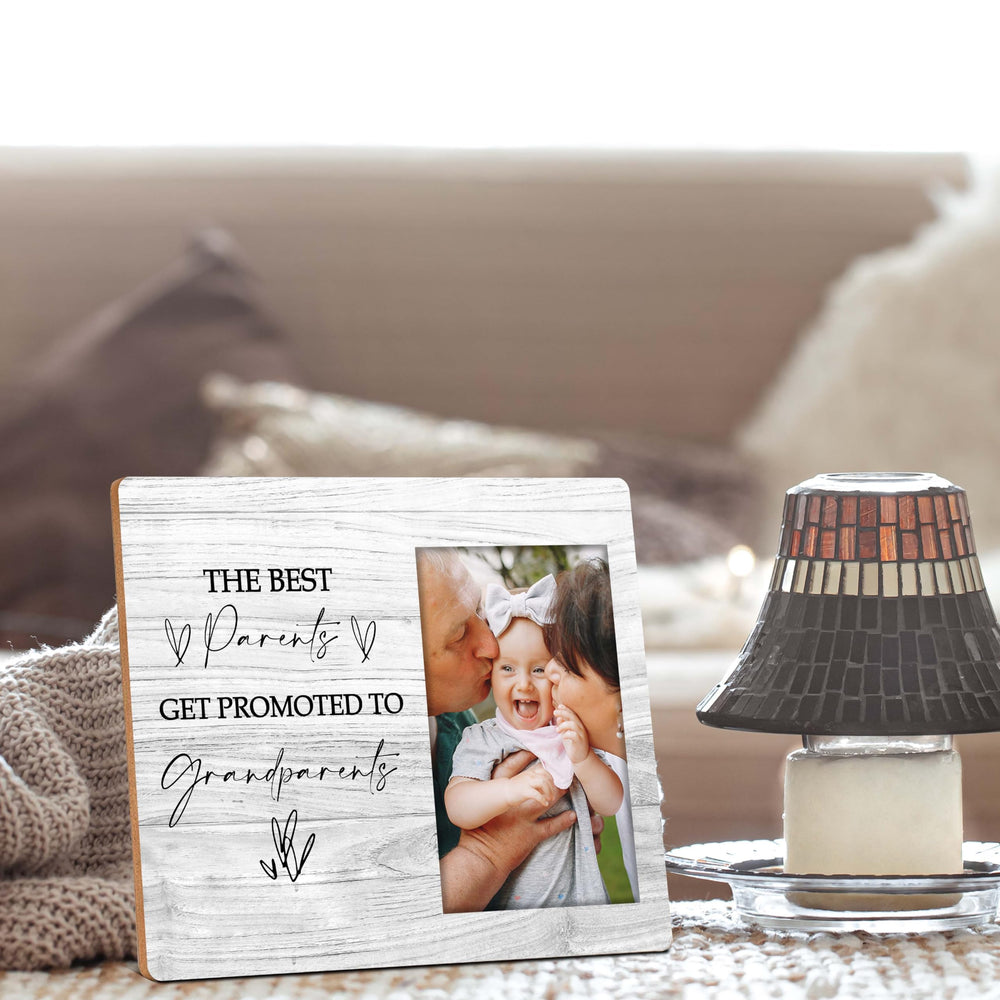 SSQBZU gift-worthy frame ideal for new grandparents.