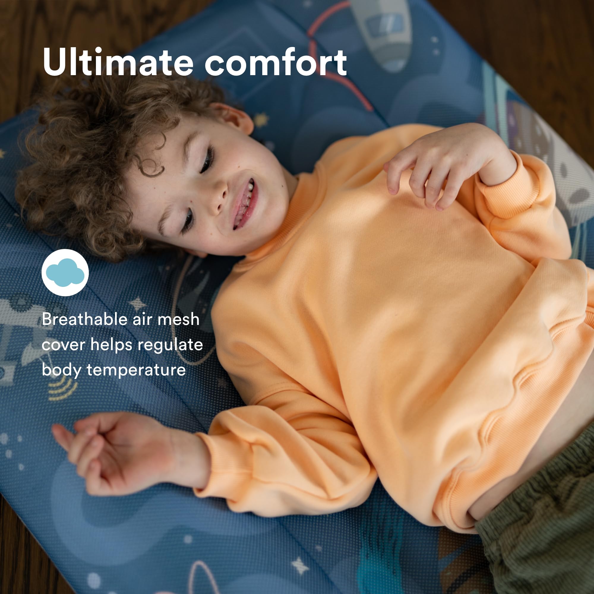 Stokke JetKids CloudSleeper breathable-sheet supports temperature regulation for comfy sleep.