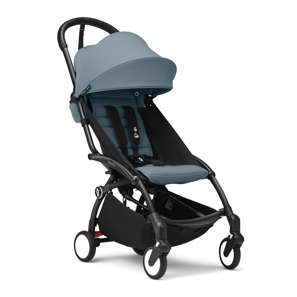 Stokke YOYO3 black frame helps effortless city strolling with light handling.