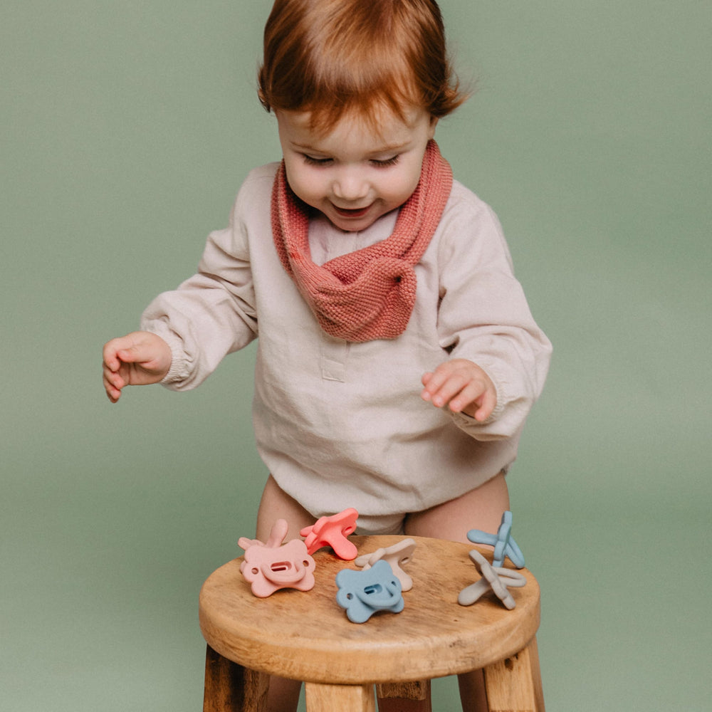 Suavinex single-piece silicone pacifier for breastfeeding-inspired comfort