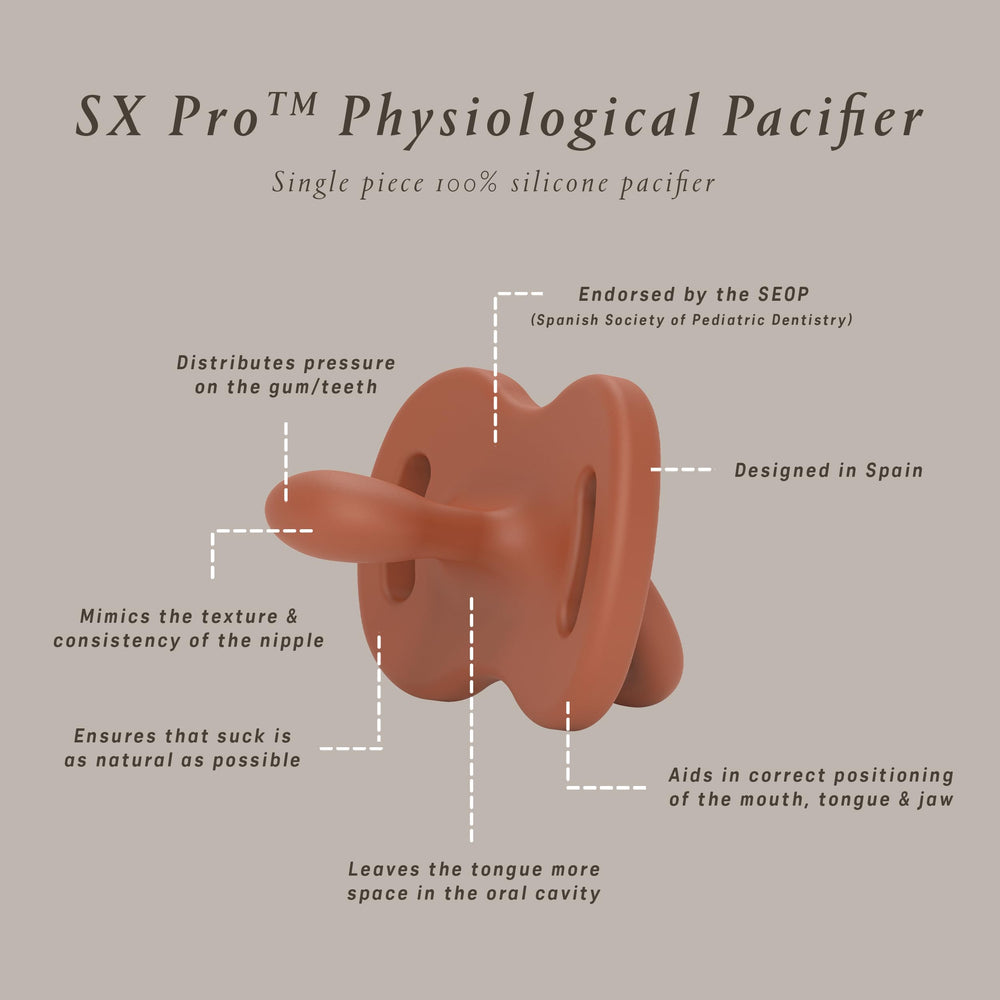 Mouth-position view of Suavinex pacifier highlights comfortable natural mouth closure.