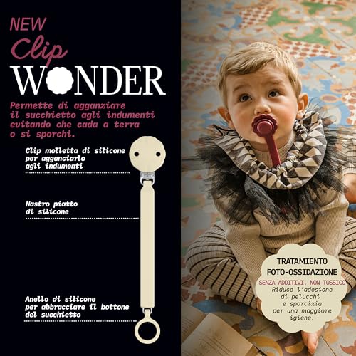 Suavinex Wonder flat silicone strap design offers gentle, flexible wear.