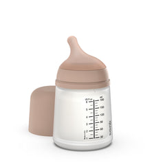 Suavinex Zero Zero bottle angle ideal position demonstrates neck-friendly feeding.