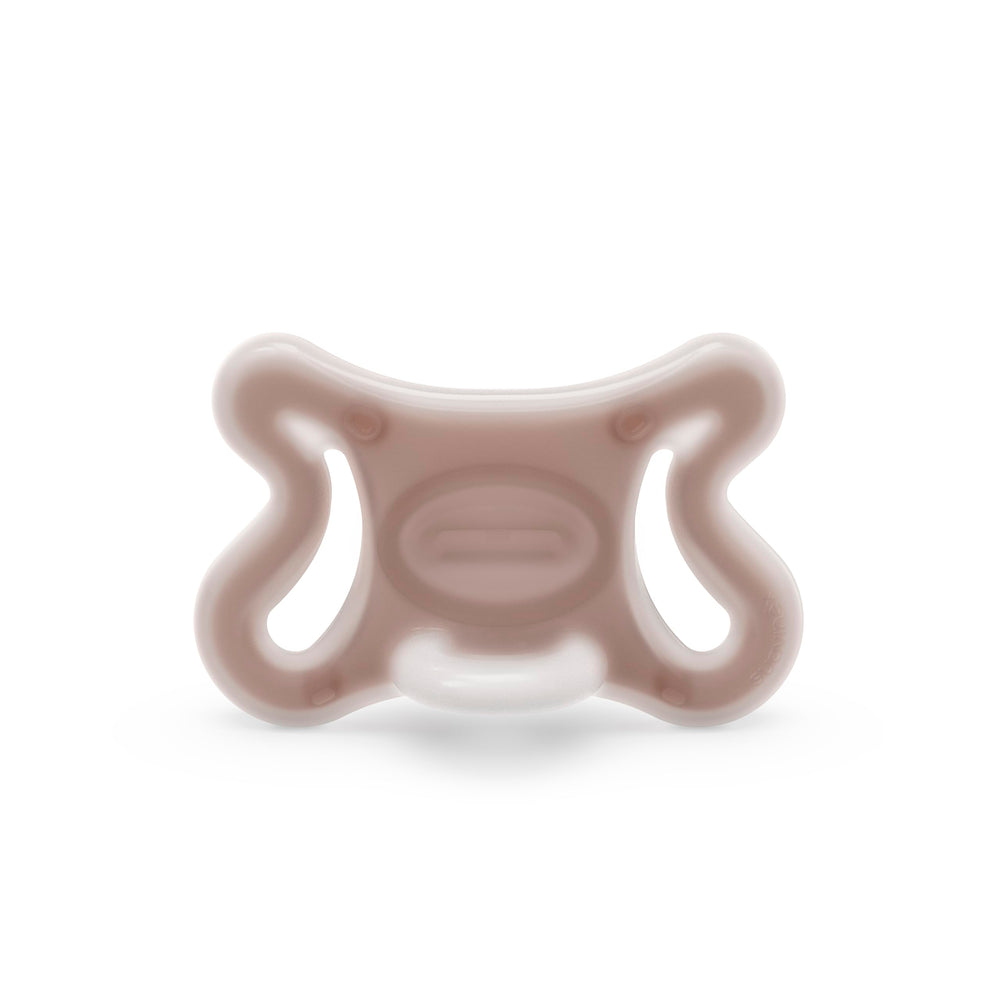 Suavinex Zerø.Zerø pacifier in deep shade with SX Pro nipple supports a skin-friendly feel and simple transitions