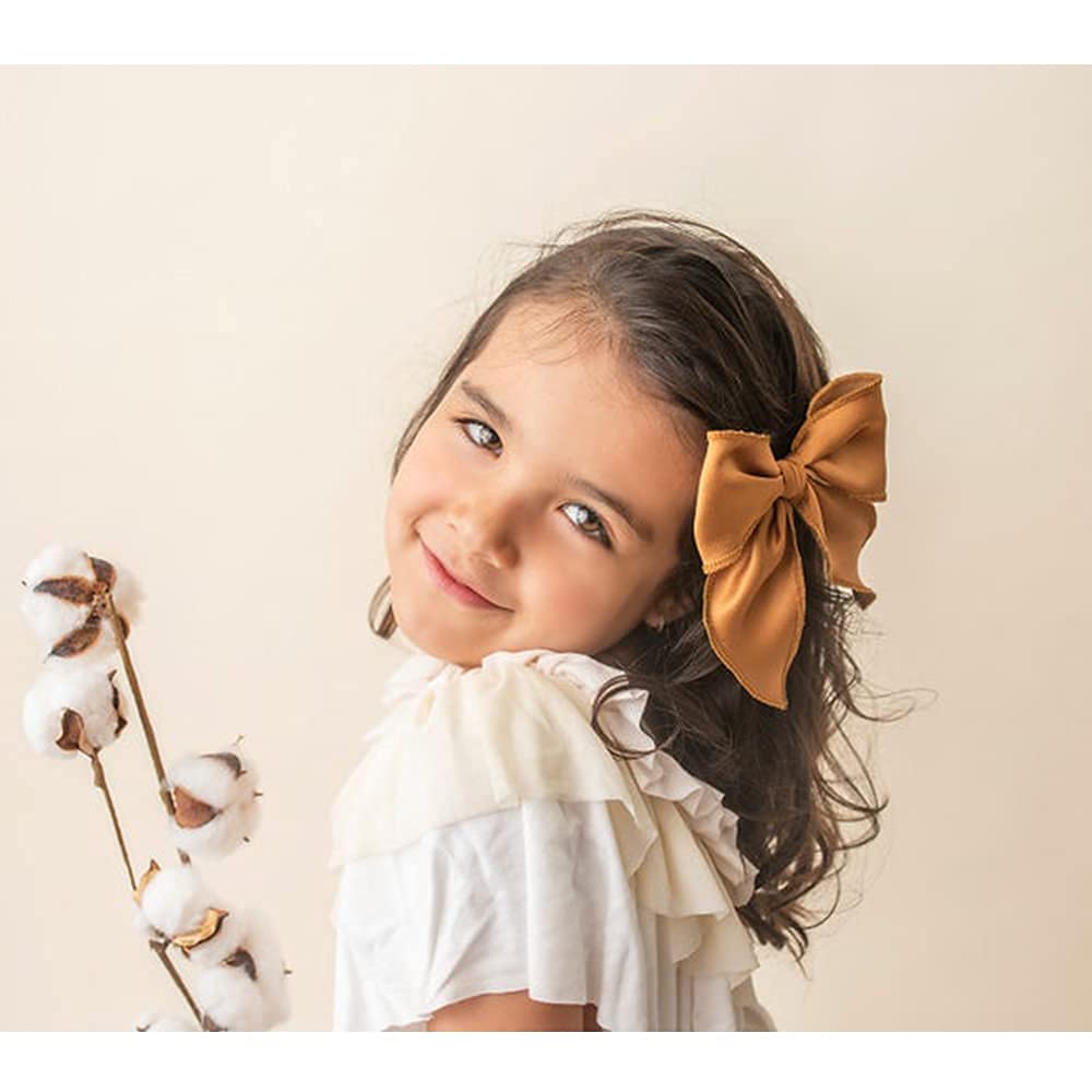 Sugarmelon Fable Bow Avocado Blue worn by toddler shows age-inclusive size.