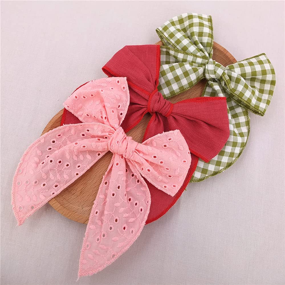 Sugarmelon Fable Bow used as a baby photo prop for cheerful portraits