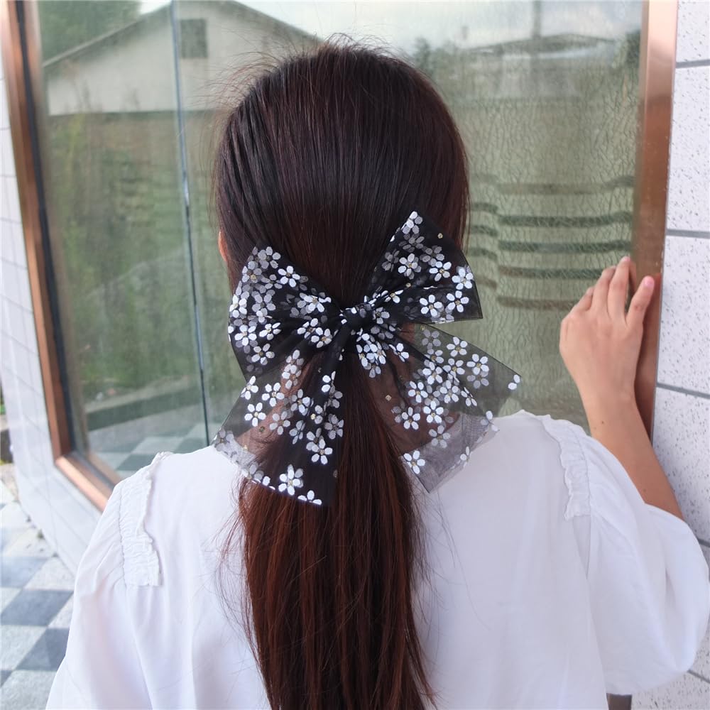 Sugarmelon lace-detail bow hair clip in white, adds elegant touch.