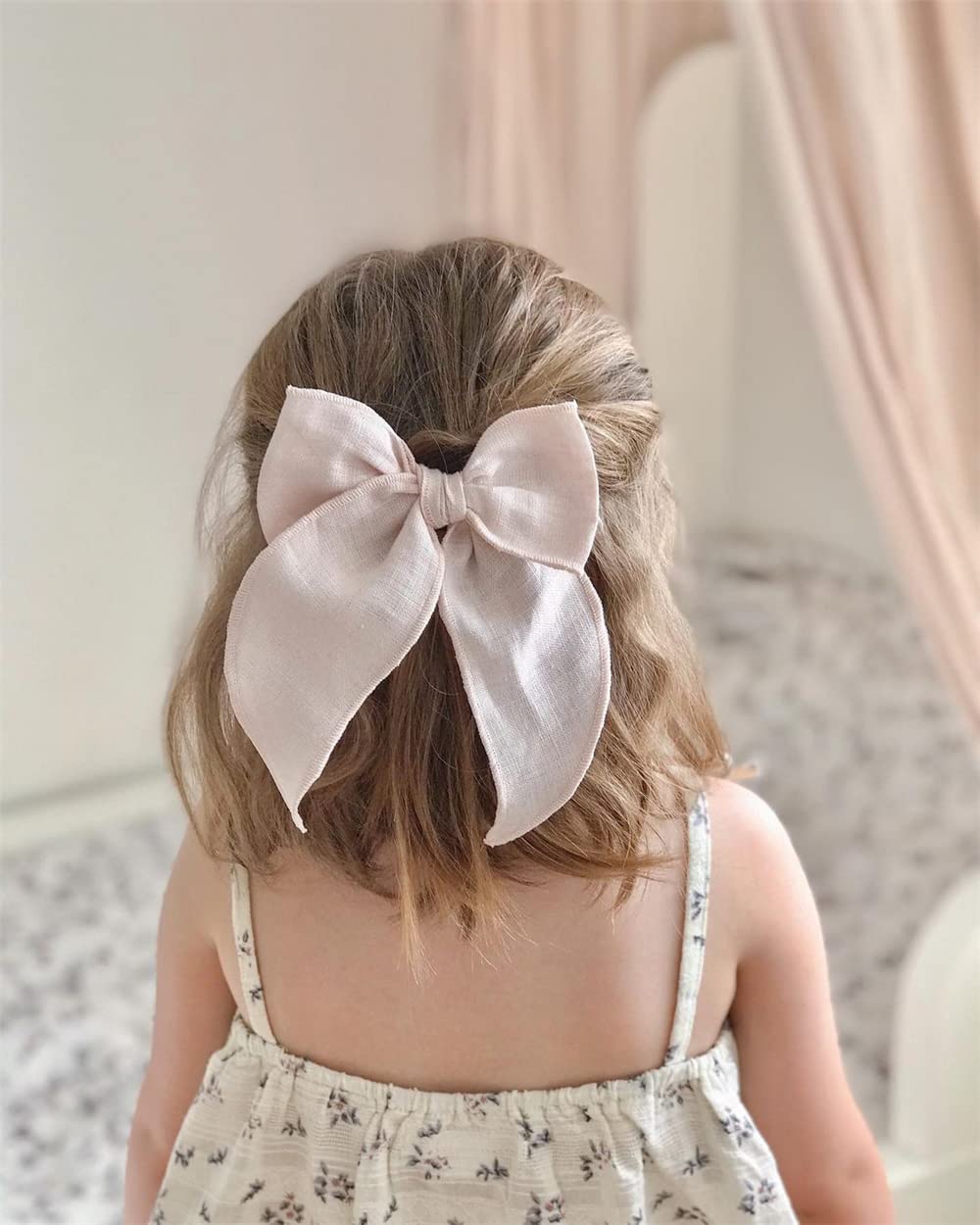 Sugarmelon Linen Fable Bow clip details show secure duckbill grip.
