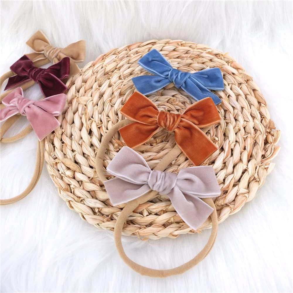 Sugarmelon photography prop headband helps create charming baby portraits.
