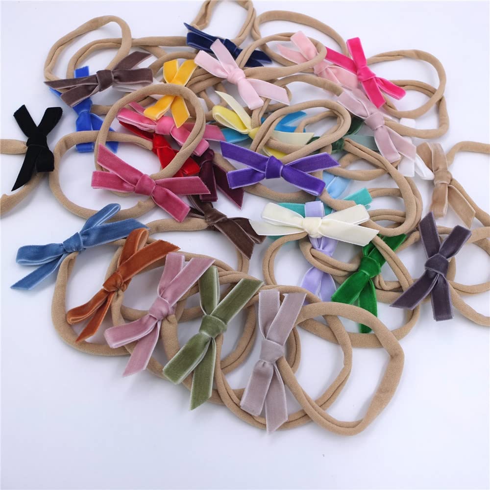 Sugarmelon nude-elastic headband provides gentle grip during family photoshoots.