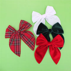 Sugarmelon velvet plaid bow in green for Christmas-style accessorizing.
