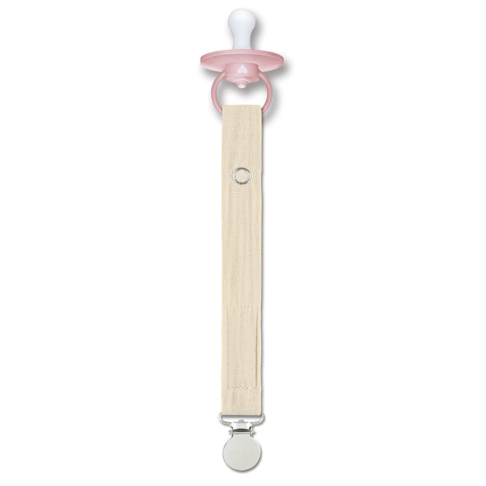 Sugee pacifier clip on clothing close view demonstrates secure, tear-free wear.