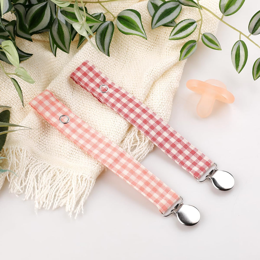 Sugee pacifier clip universal-fit demonstrates easy attachment to any pacifier.