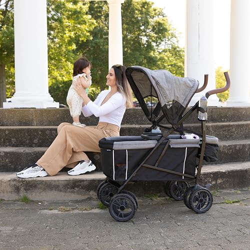 Summer Infant 3Dlite Wagon cell phone holder keeps essentials in reach.