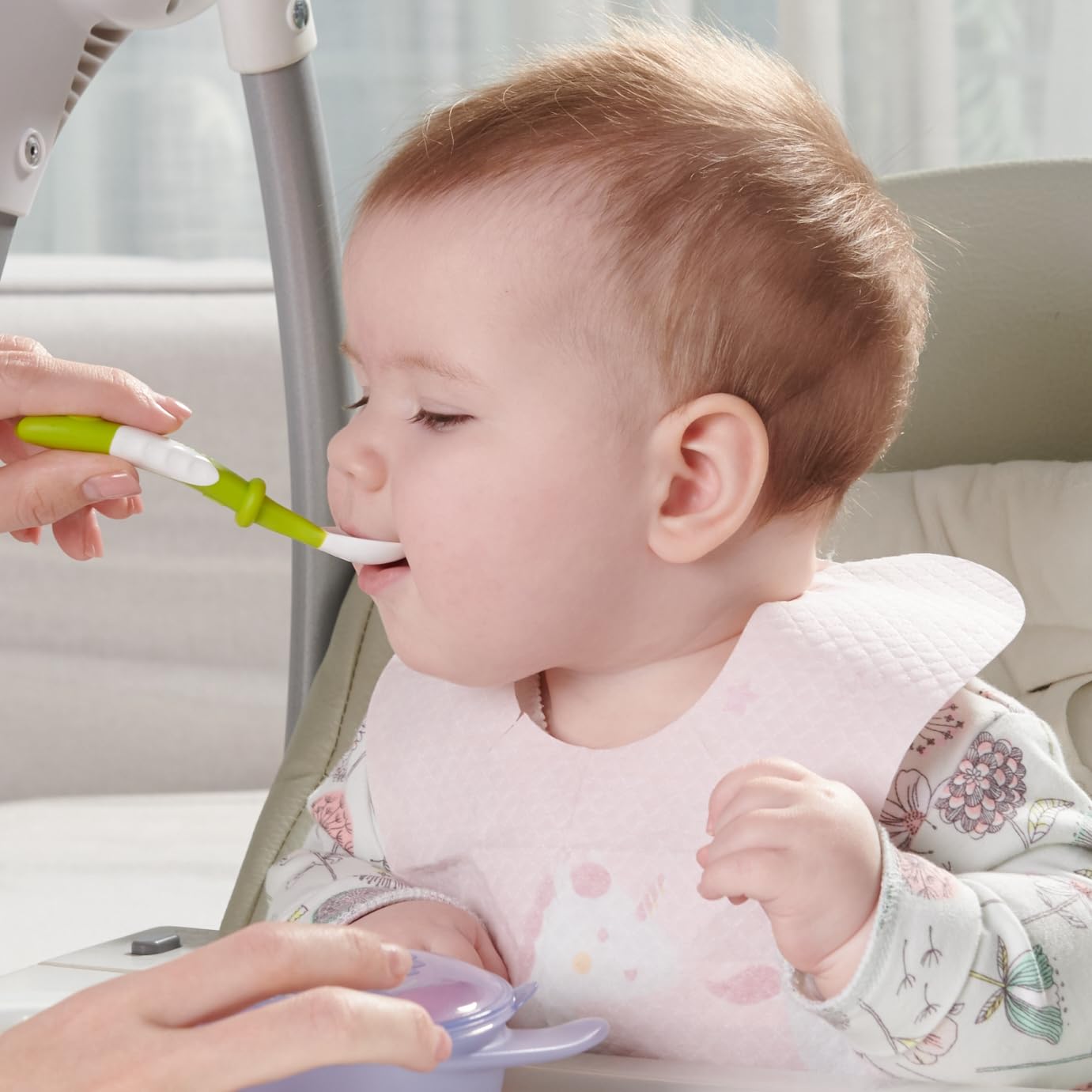 SUNVENO disposable bibs 60-piece pack offers ample supply.
