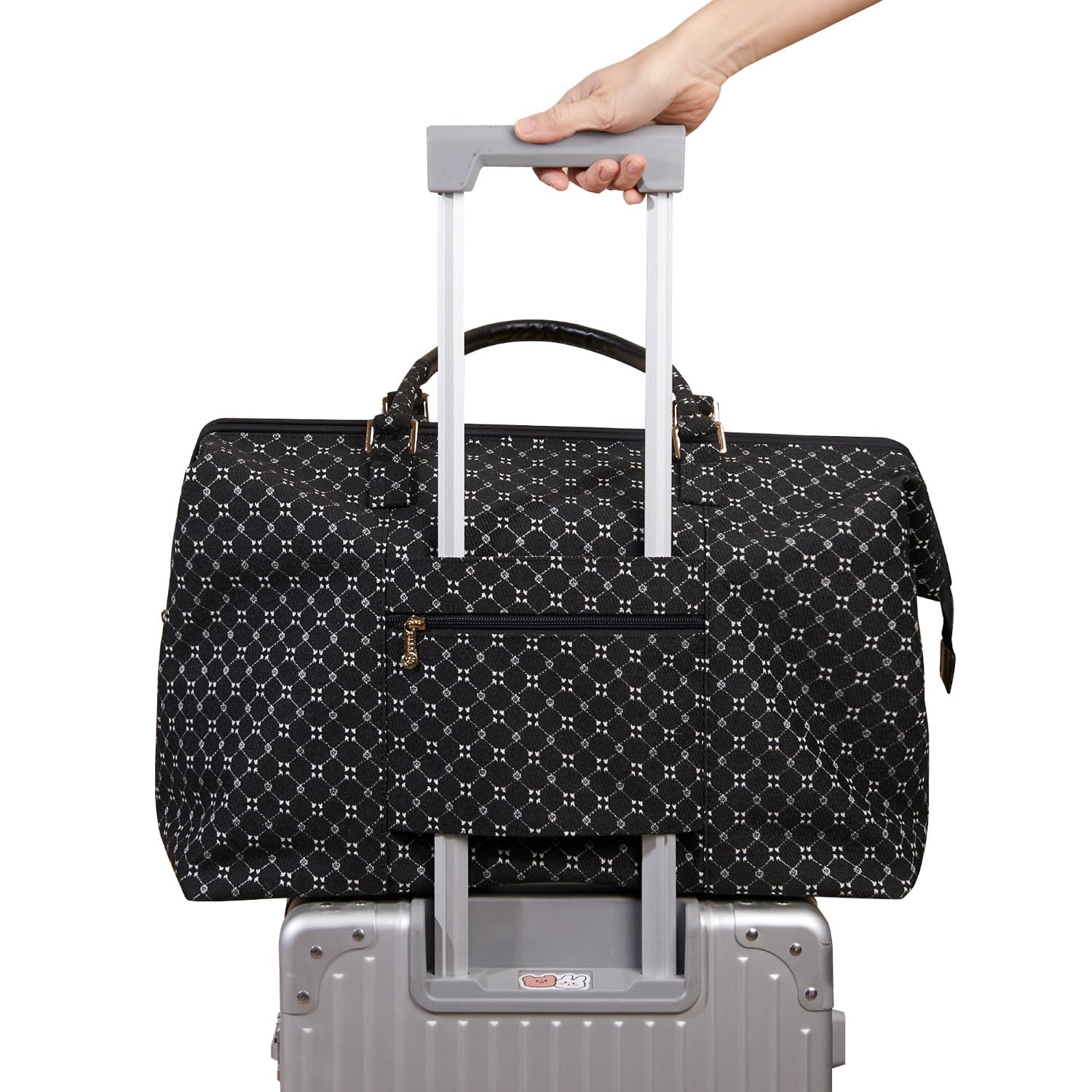 SUNVENO luggage-loop lets you attach the bag to a suitcase during travel.