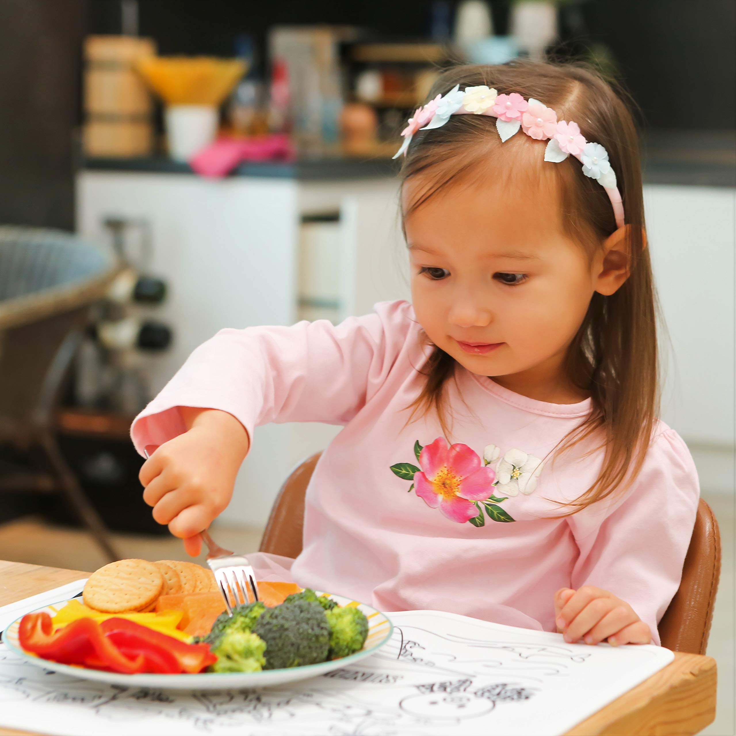 SunZio Kids Silverware Set with four small knives for safe practice cutting.