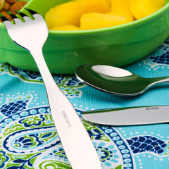 SunZio travel pouch keeps utensils organized for on the go meals.