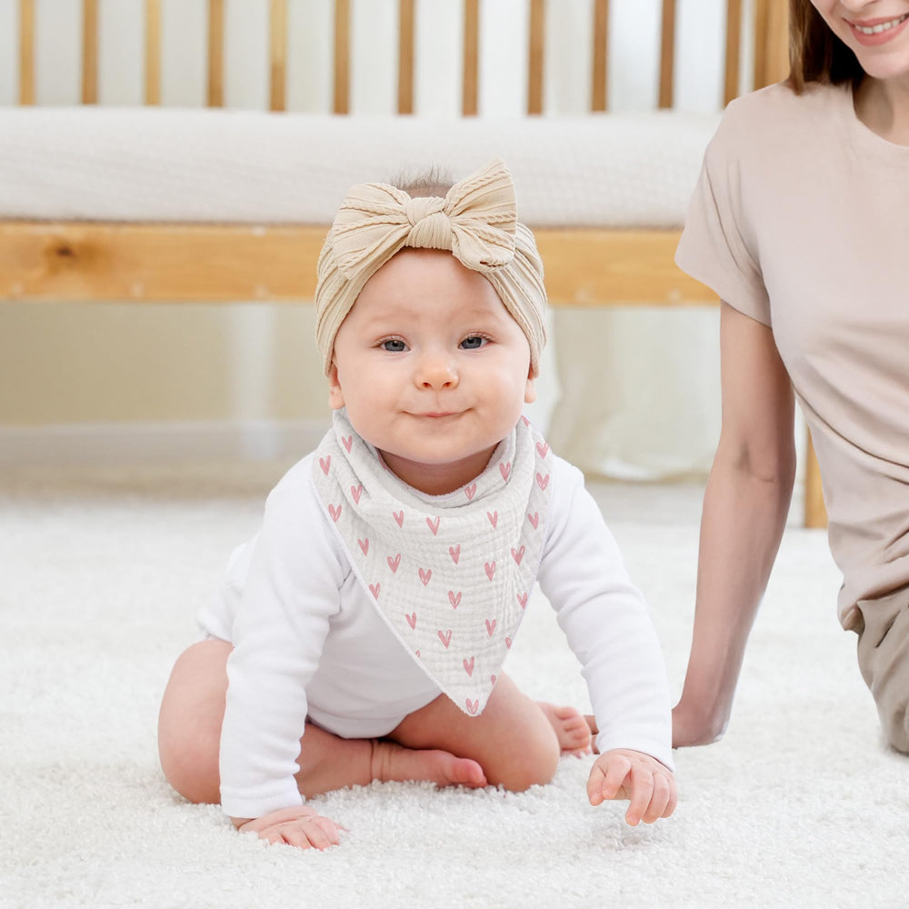 Susurration bandana bib demonstrates drool, feeding, and mess cleanup versatility.