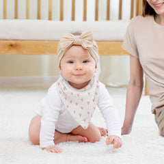 Susurration bandana bib demonstrates drool, feeding, and mess cleanup versatility.