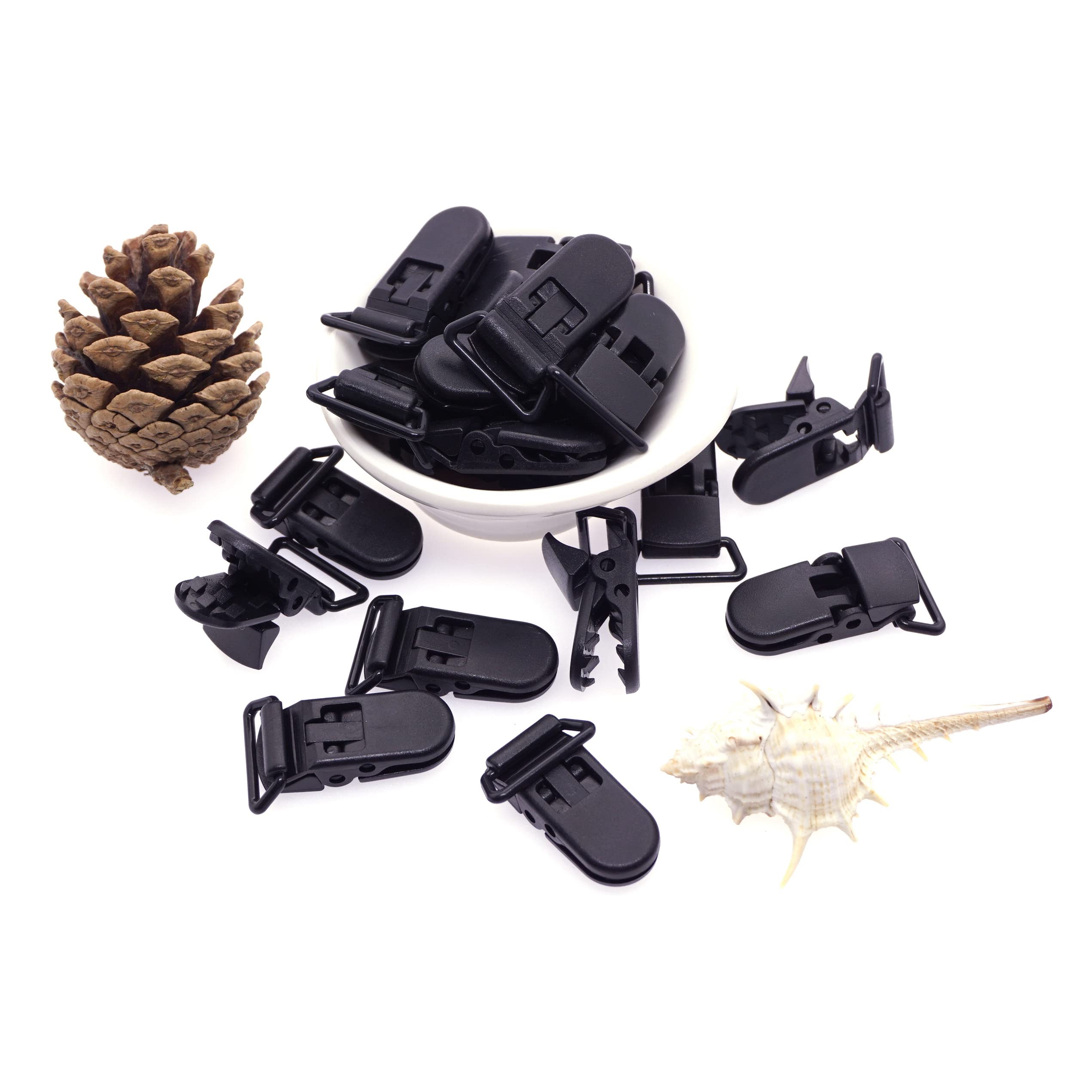Sutoyuen clip attached to stroller for handy accessories