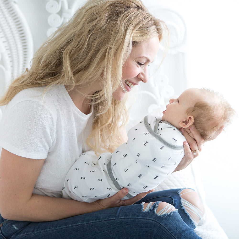 SwaddleDesigns Omni Swaddle Sack transition option supports baby adaptation.