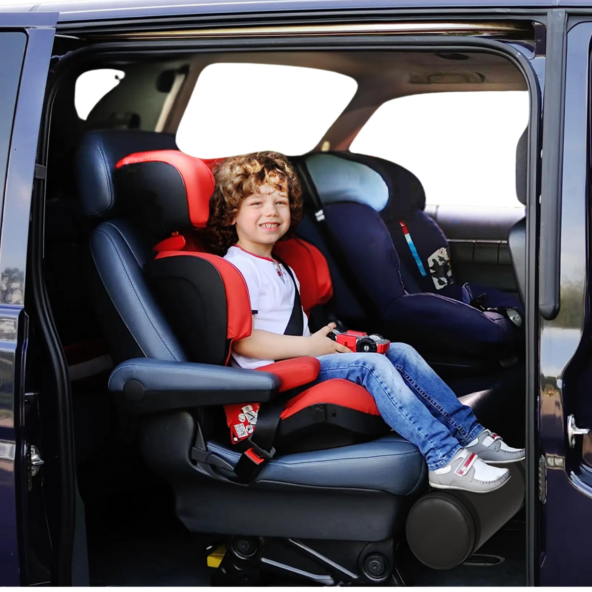 Swanoo booster-seat compatibility shows versatile use with various car seats.