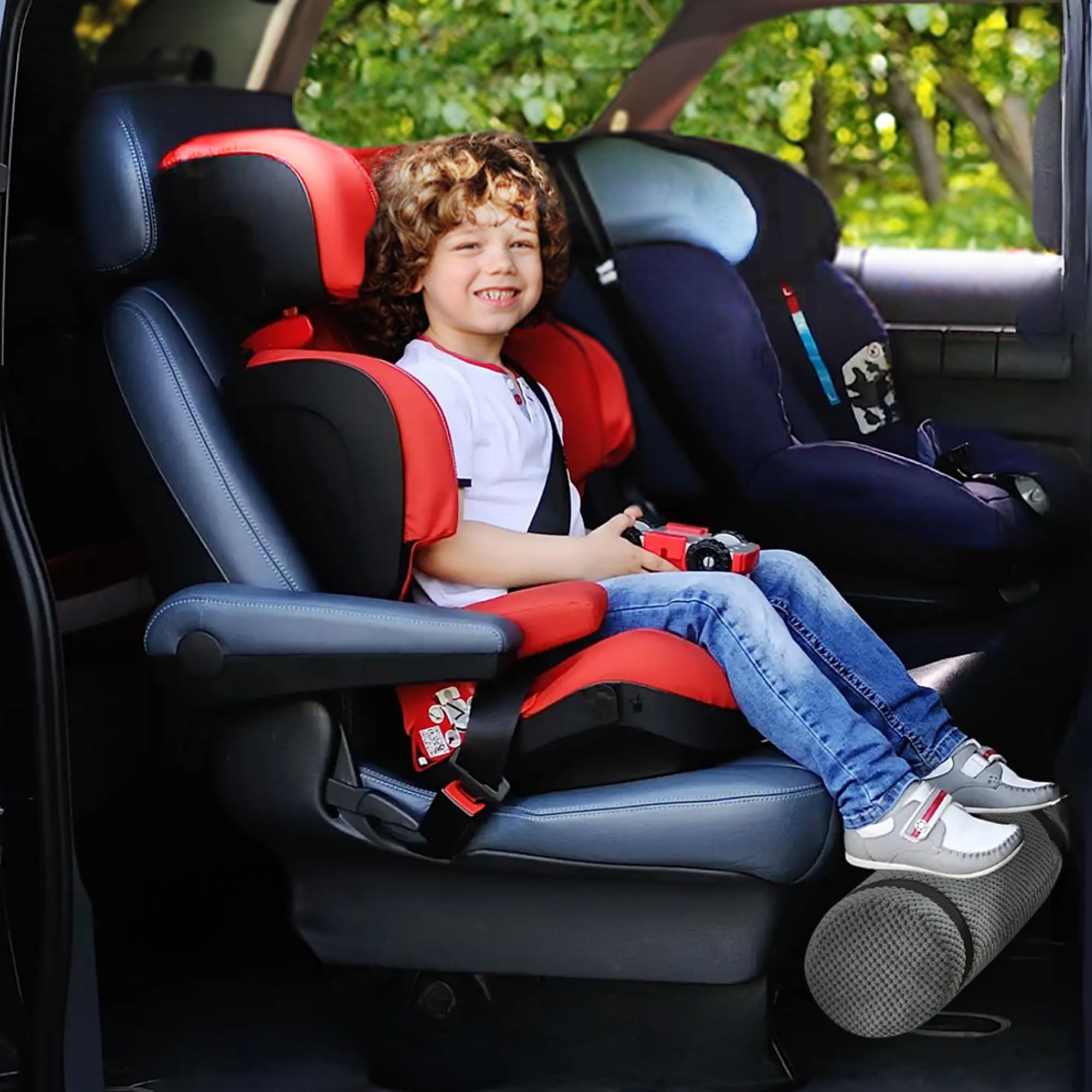 Swanoo promotes happier travels by reducing dangling legs and kicking during car trips.
