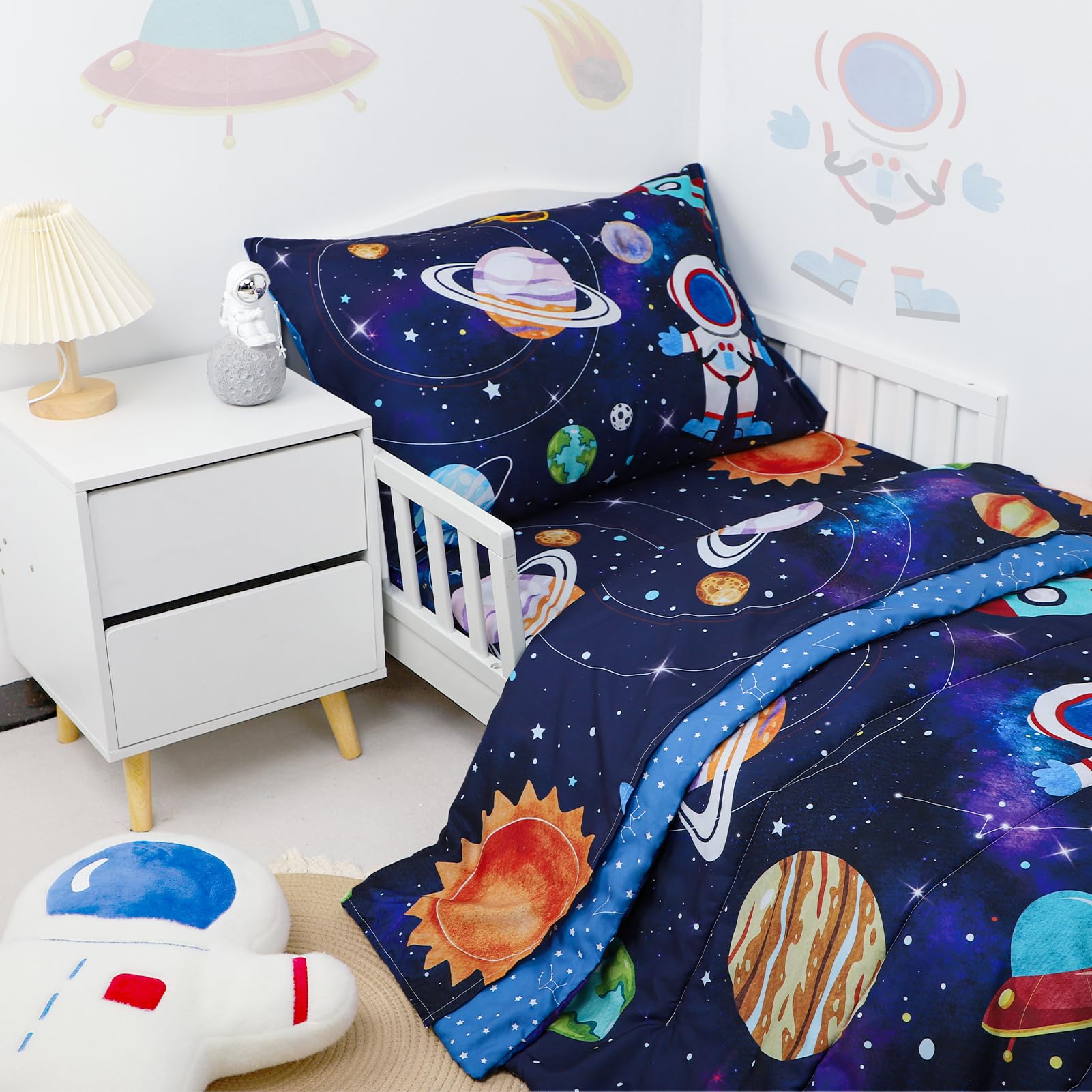 SWESEN Space Bedding rocket pattern—vibrant print sparks imaginative play.