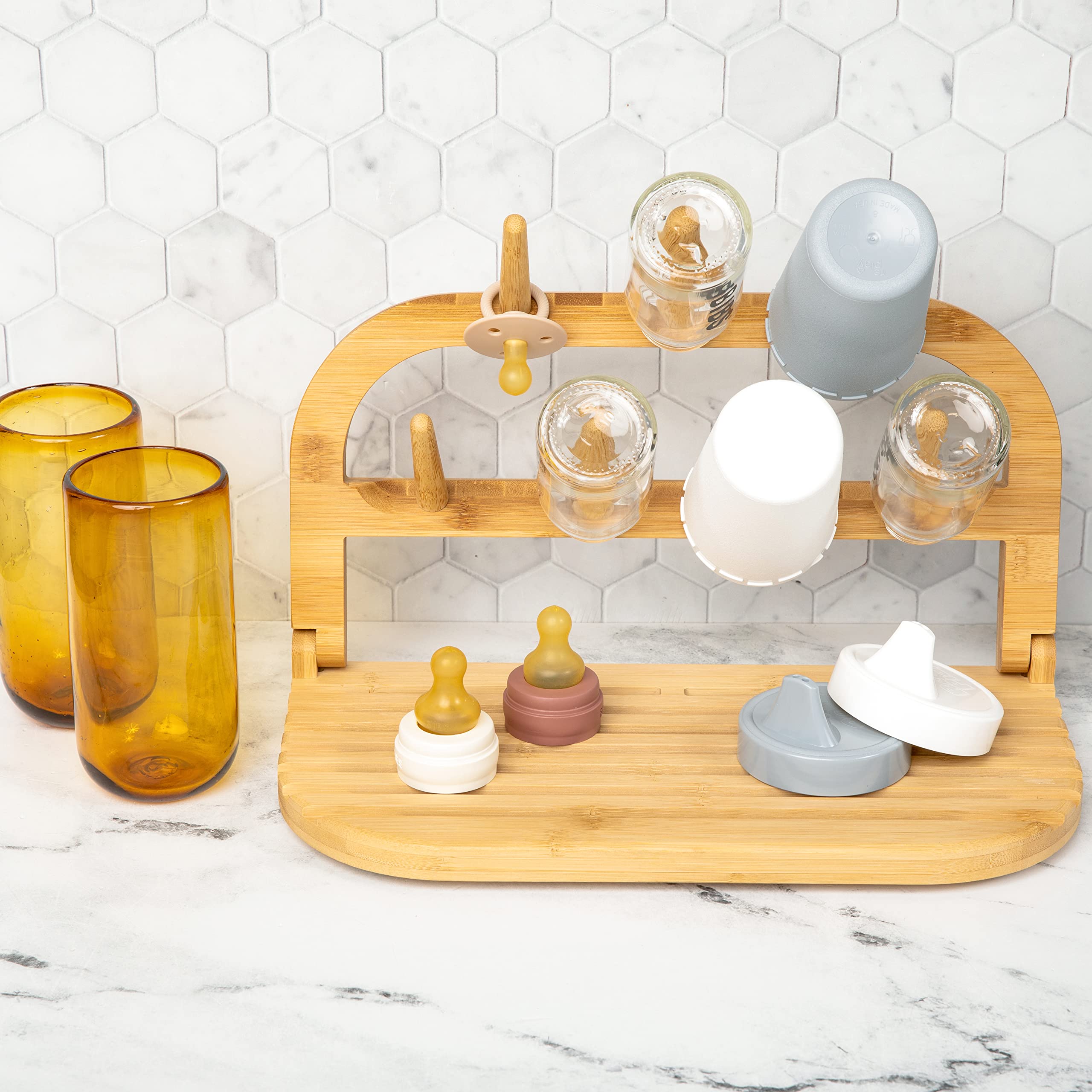 Sydney's Season portable bottle cleaning kit supports quick post-feed cleanup.