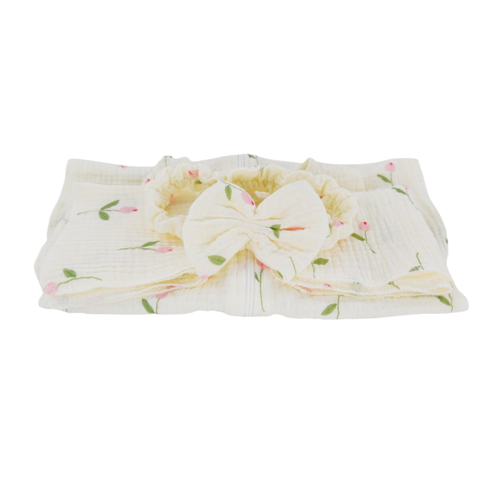 Synrroe floral pattern detail adds charming visual appeal.
