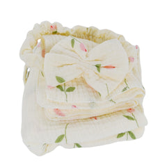Synrroe muslin burp cloths for quick, absorbent cleanups.