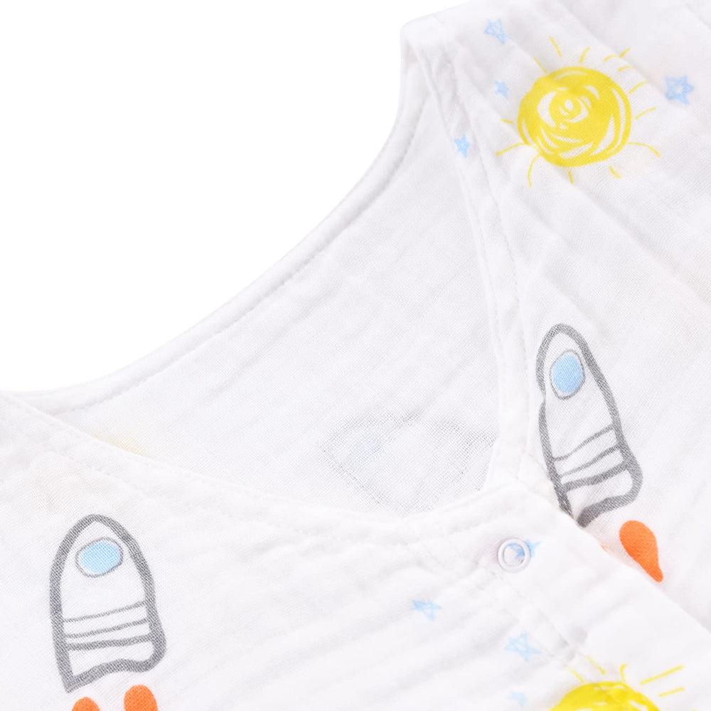 TADO MUSLIN Nursery scene shows safe sleep setup with breathable wearable blanket