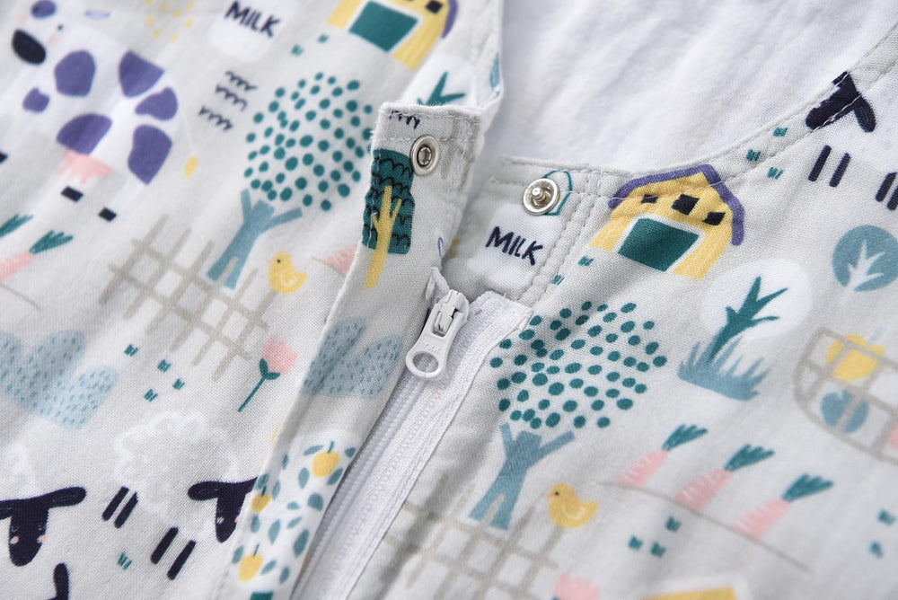 TADO MUSLIN 2-way zipper demonstrates convenient top or bottom access.