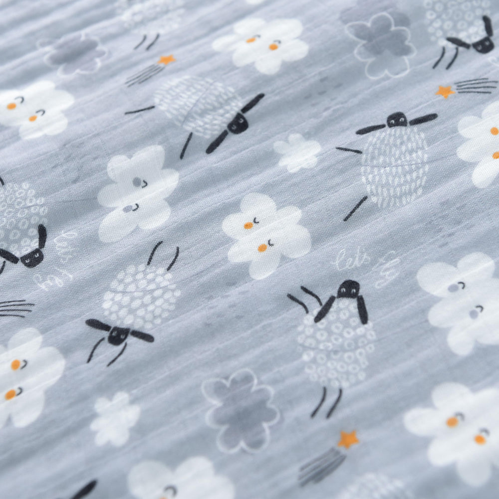 TADO MUSLIN GOTS-certified label highlights safety and quality.