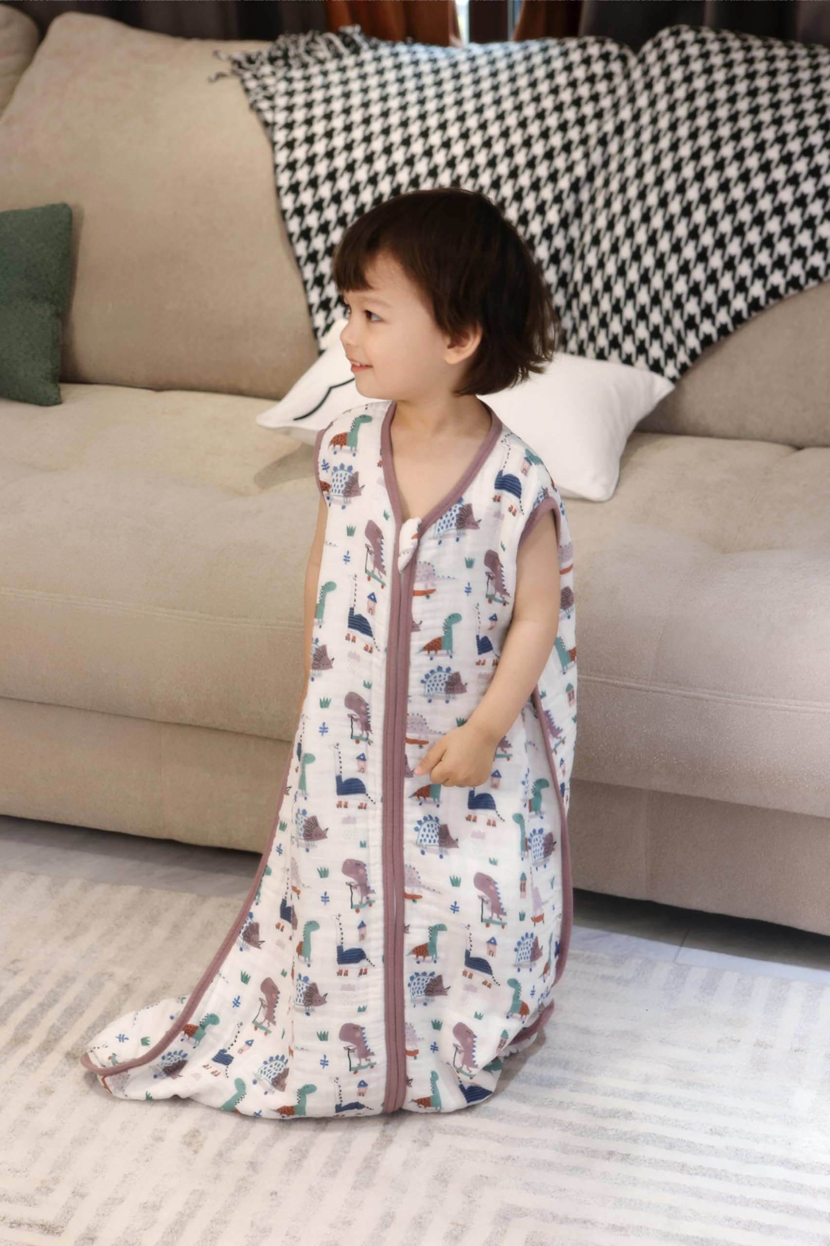 TADO MUSLIN safety tab close-up communicates gentle chin protection during movement