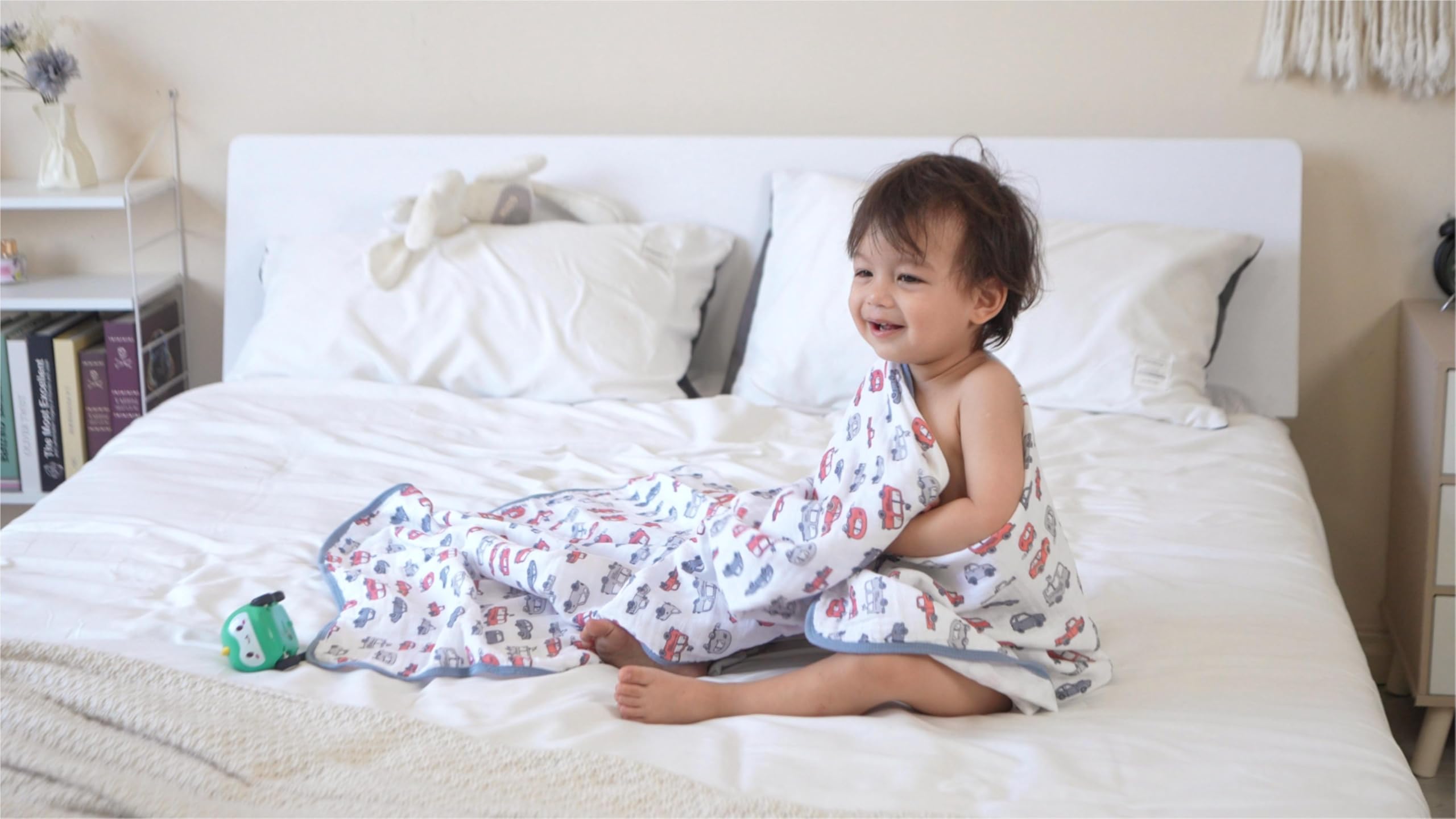 TADO MUSLIN swaddle rhino design features soft texture for tummy time