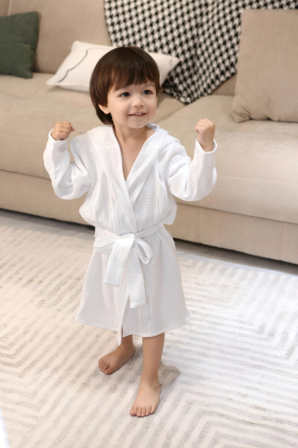 TADO MUSLIN toddler bathrobe detachable-tie detail for secure, adjustable fit.