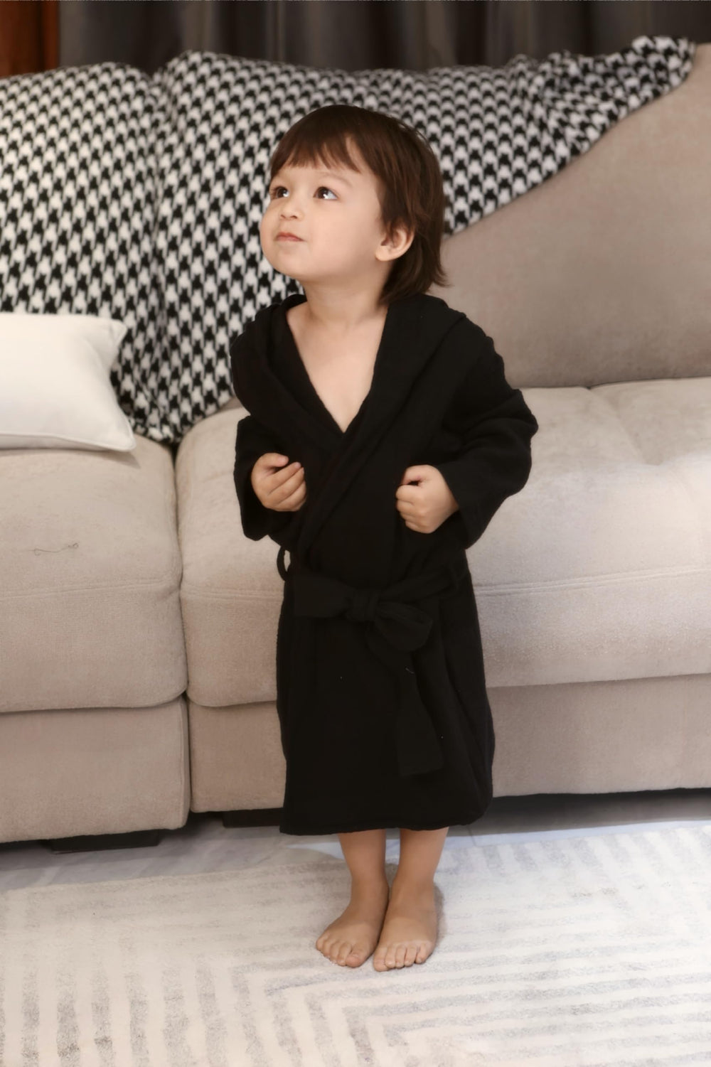 TADO MUSLIN Toddler Bathrobe closeup shows 2-layer muslin softness