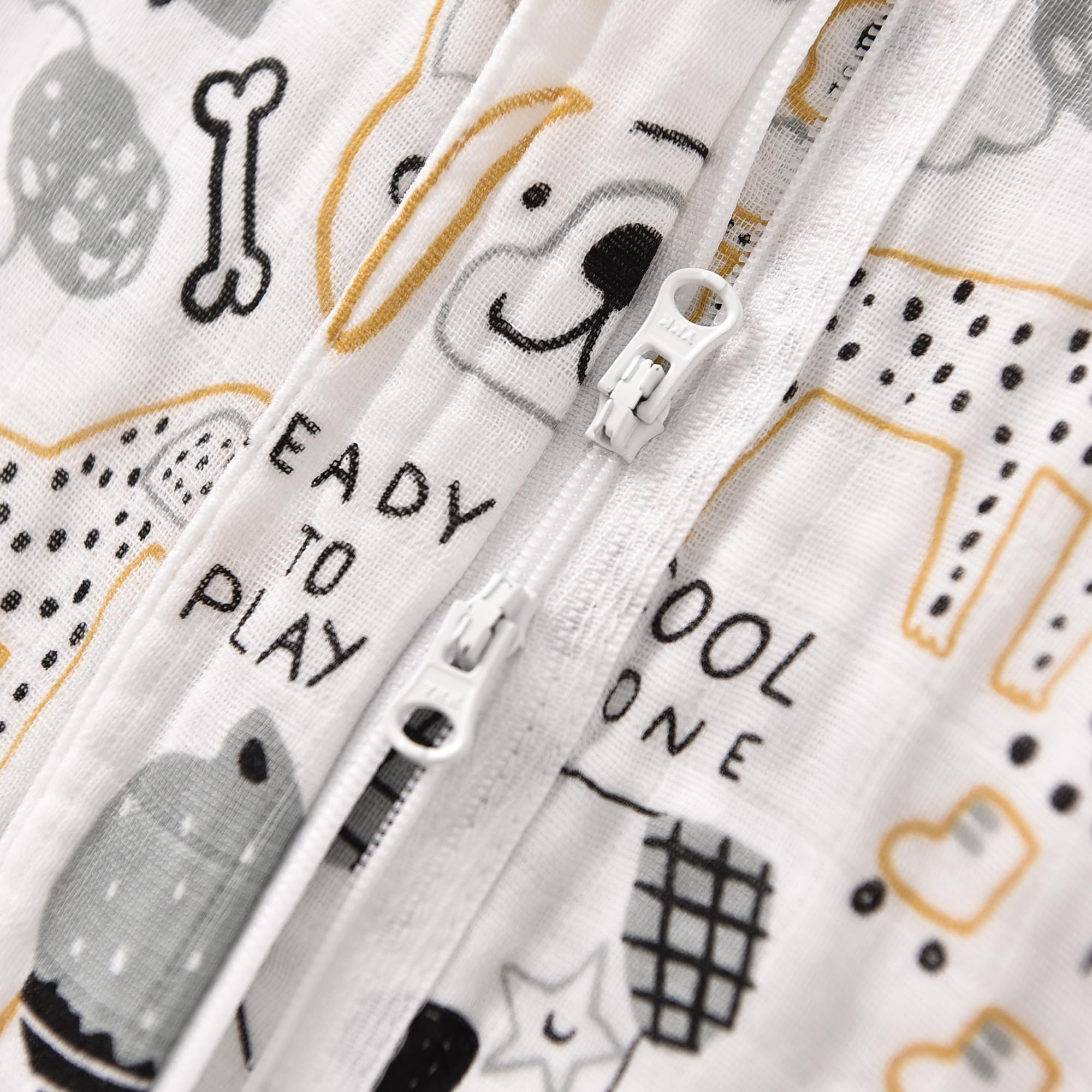 TADO MUSLIN two-way zipper closeup emphasizes top and bottom access
