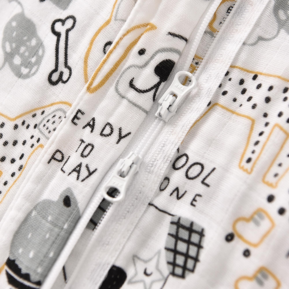 TADO MUSLIN two-way zipper closeup emphasizes top and bottom access