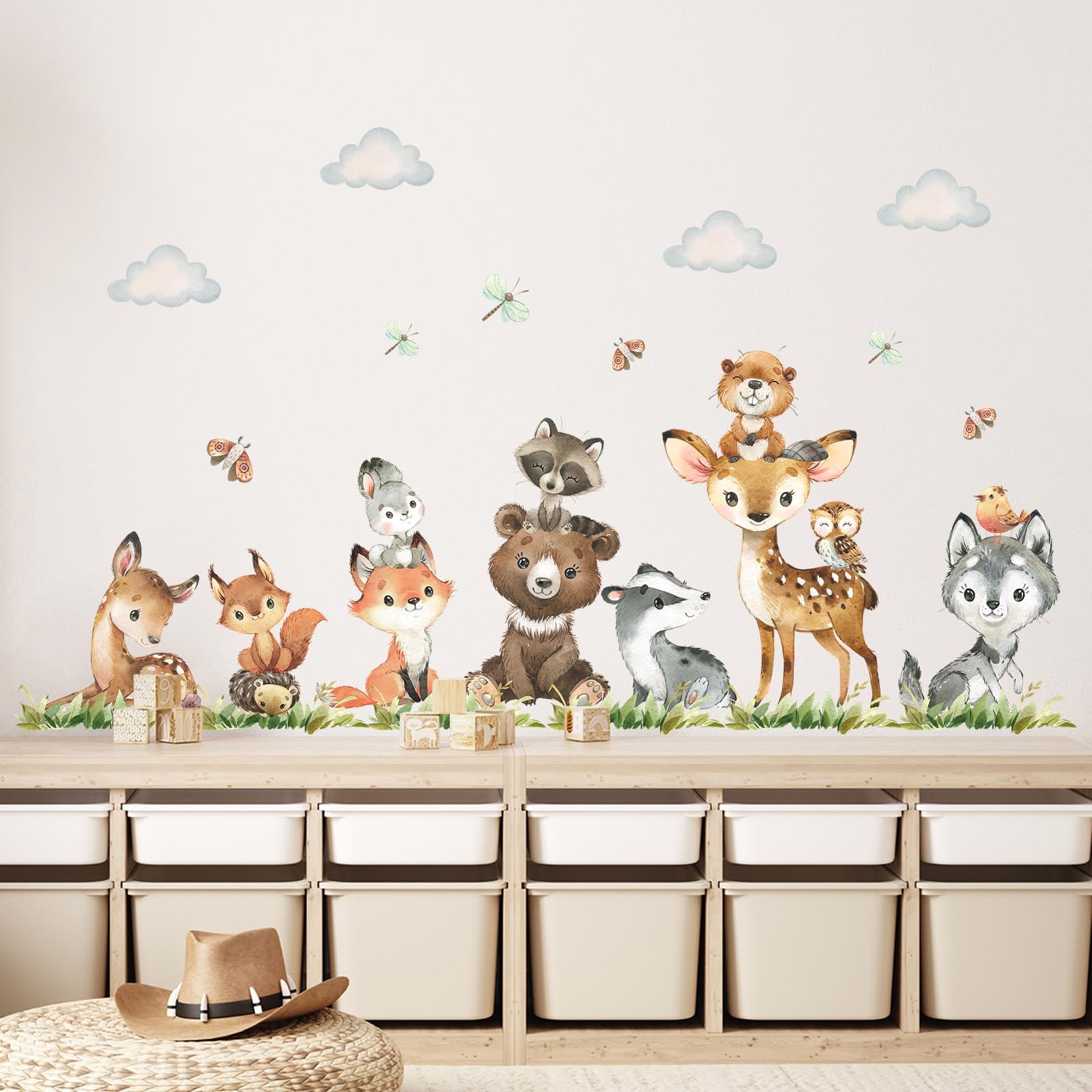 Tanlaby jungle animals bear-sticker brings cozy woodland vibes, inspiring storytelling and quiet room decor.
