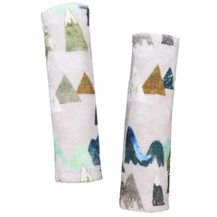 TANOFAR baby car seat belt cover in mountain fleece for long trips.