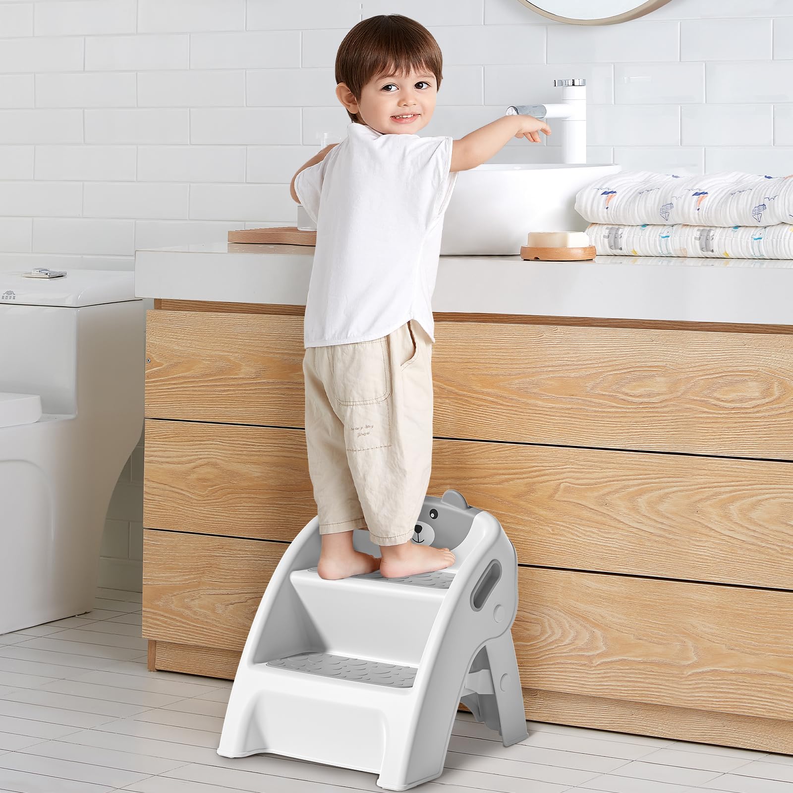 Tavlshero step stool helps with handwashing and brushing teeth.
