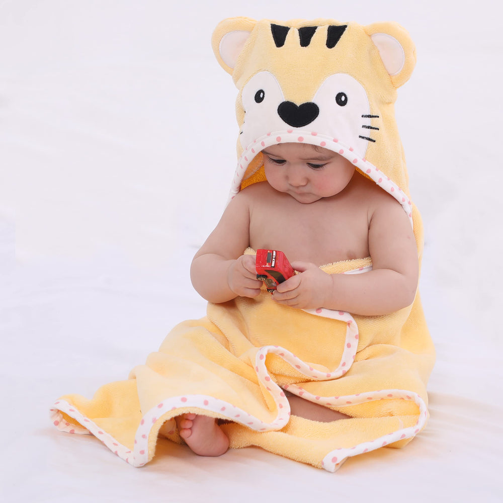 TBEZY Newborn-Friendly Hooded Towel wraps securely for safe, cozy towel time.