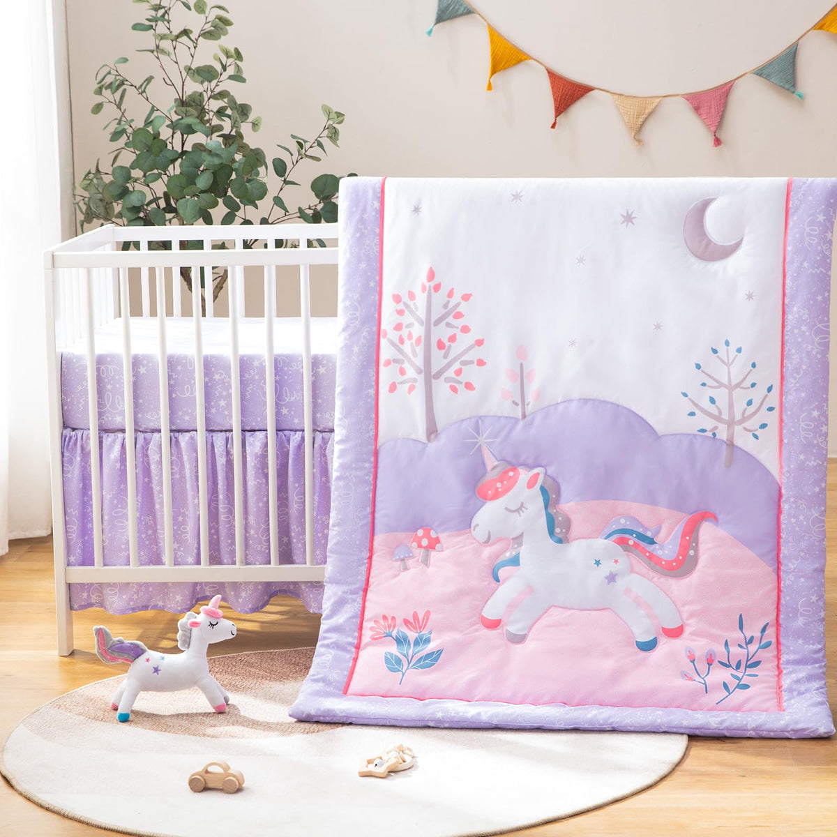 TCOYIWL cartoon quilt front and back design creates a cozy nursery vibe.